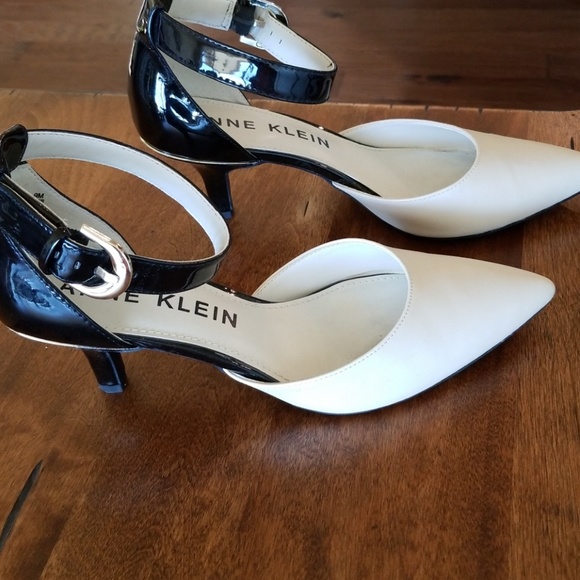 Shoes - Picture 2 of 4